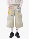 Jeansshorts mit Blumenapplikationen im Used-Look