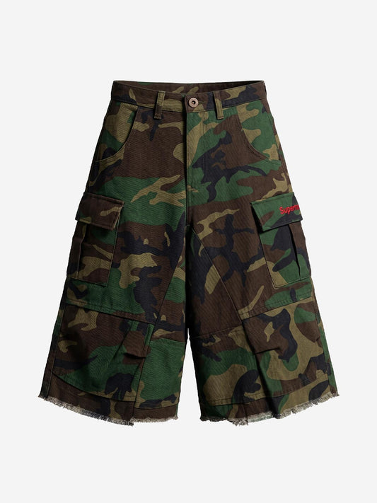 Vintage-Cargoshorts mit Camouflage-Muster und ausgefranstem Saum