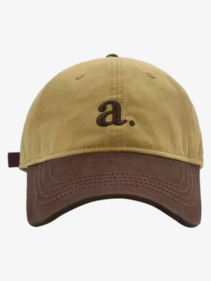 Gestickter Buchstabe „a“. Gewaschene Baseballkappe