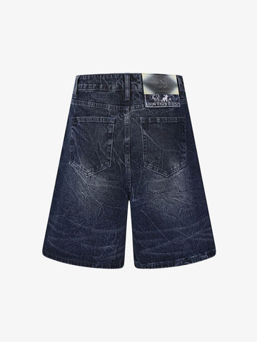 Weit geschnittene, gewaschene Jeansshorts