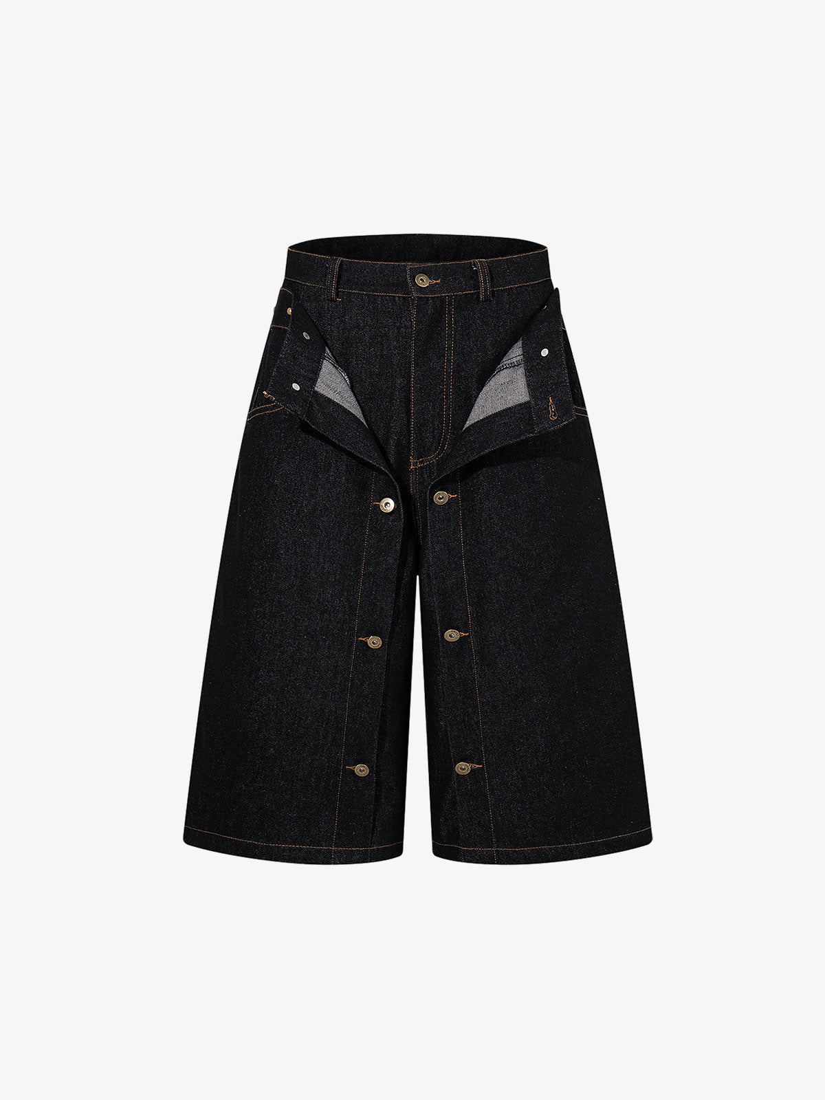 Doppelt geschnittene Jeansshorts mit mehreren Knöpfen