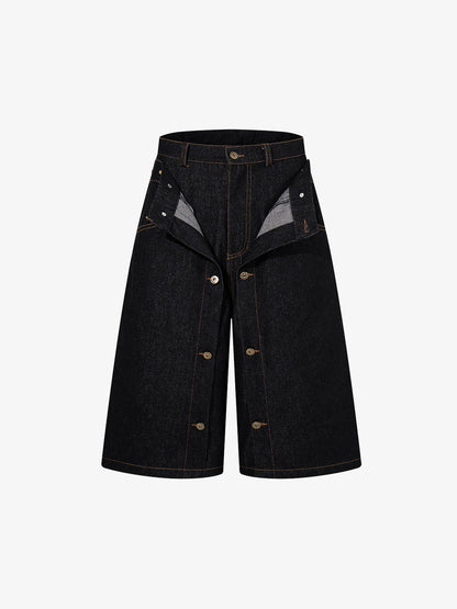 Doppelt geschnittene Jeansshorts mit mehreren Knöpfen