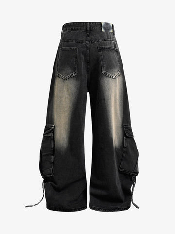 Dekonstruierte Cargo-Jeans mit vielen Taschen