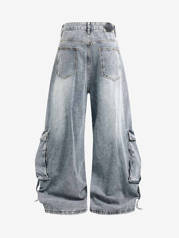 Dekonstruierte Cargo-Jeans mit vielen Taschen