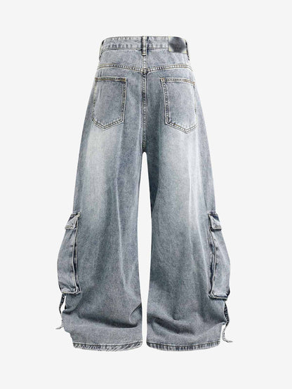Dekonstruierte Cargo-Jeans mit vielen Taschen