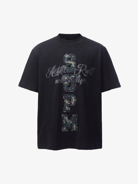 Freizeit-T-Shirt mit Camouflage-Buchstaben-Patchwork