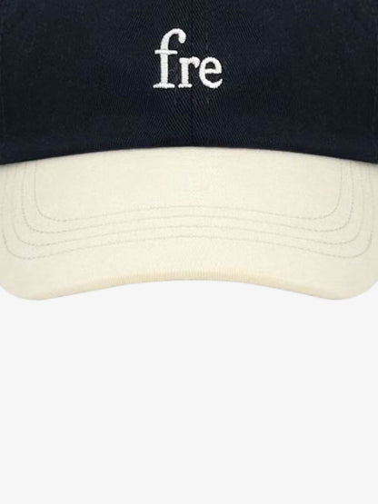 Minimalistische Baseballkappe mit kontrastierender Stickerei