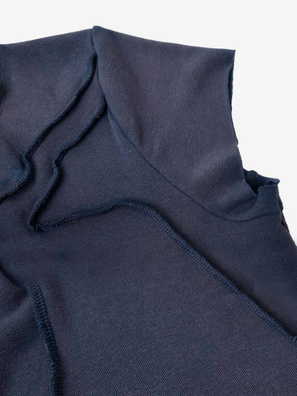 Skorpion-besticktes T-Shirt mit sichtbaren Nähten