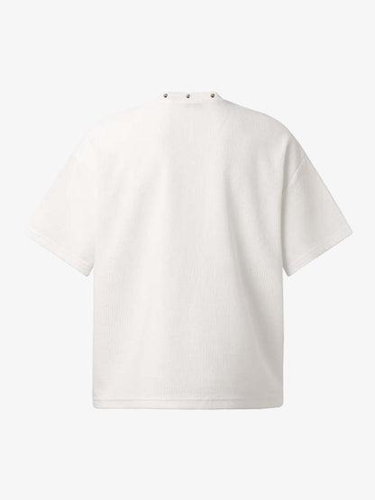 Waffelpiqué-T-Shirt mit Nietenkragen und Kreuzmuster