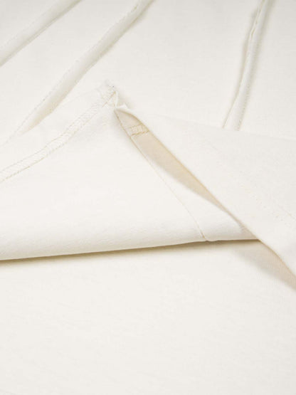 Minimalistisches T-Shirt mit asymmetrischem Buchstabenprint