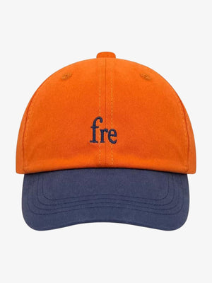 Minimalistische Baseballkappe mit kontrastierender Stickerei