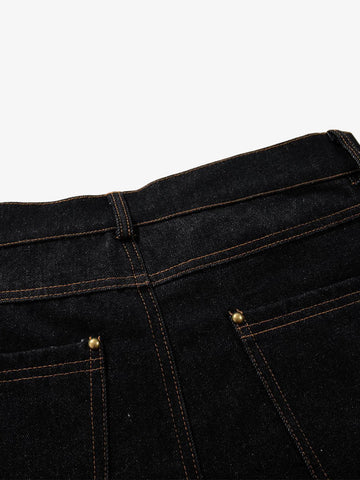 Doppelt geschnittene Jeansshorts mit mehreren Knöpfen