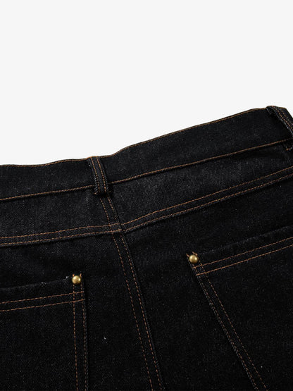 Doppelt geschnittene Jeansshorts mit mehreren Knöpfen