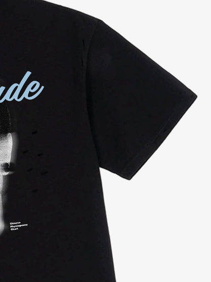 T-Shirt aus Baumwolle im Used-Look mit „Supermade“-Grafikdruck und Design mit Gesichtsakupunktur-Tabelle