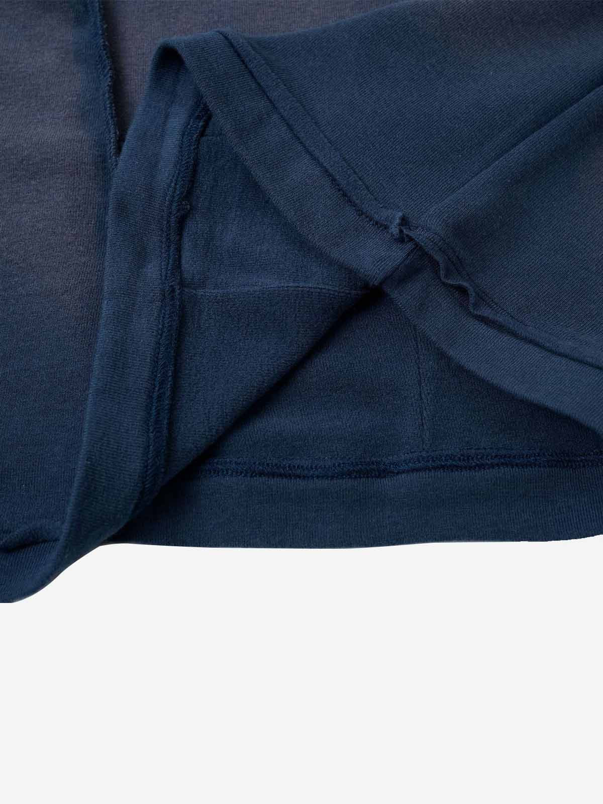Skorpion-besticktes T-Shirt mit sichtbaren Nähten