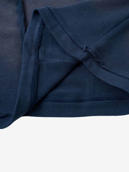 Skorpion-besticktes T-Shirt mit sichtbaren Nähten