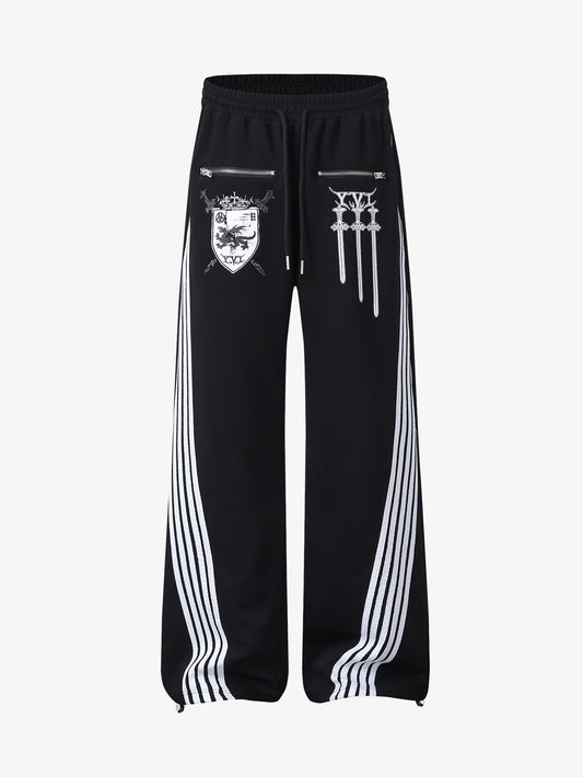 Sweatpants mit Wappen- und Schwert-Grafik an der Seitennaht