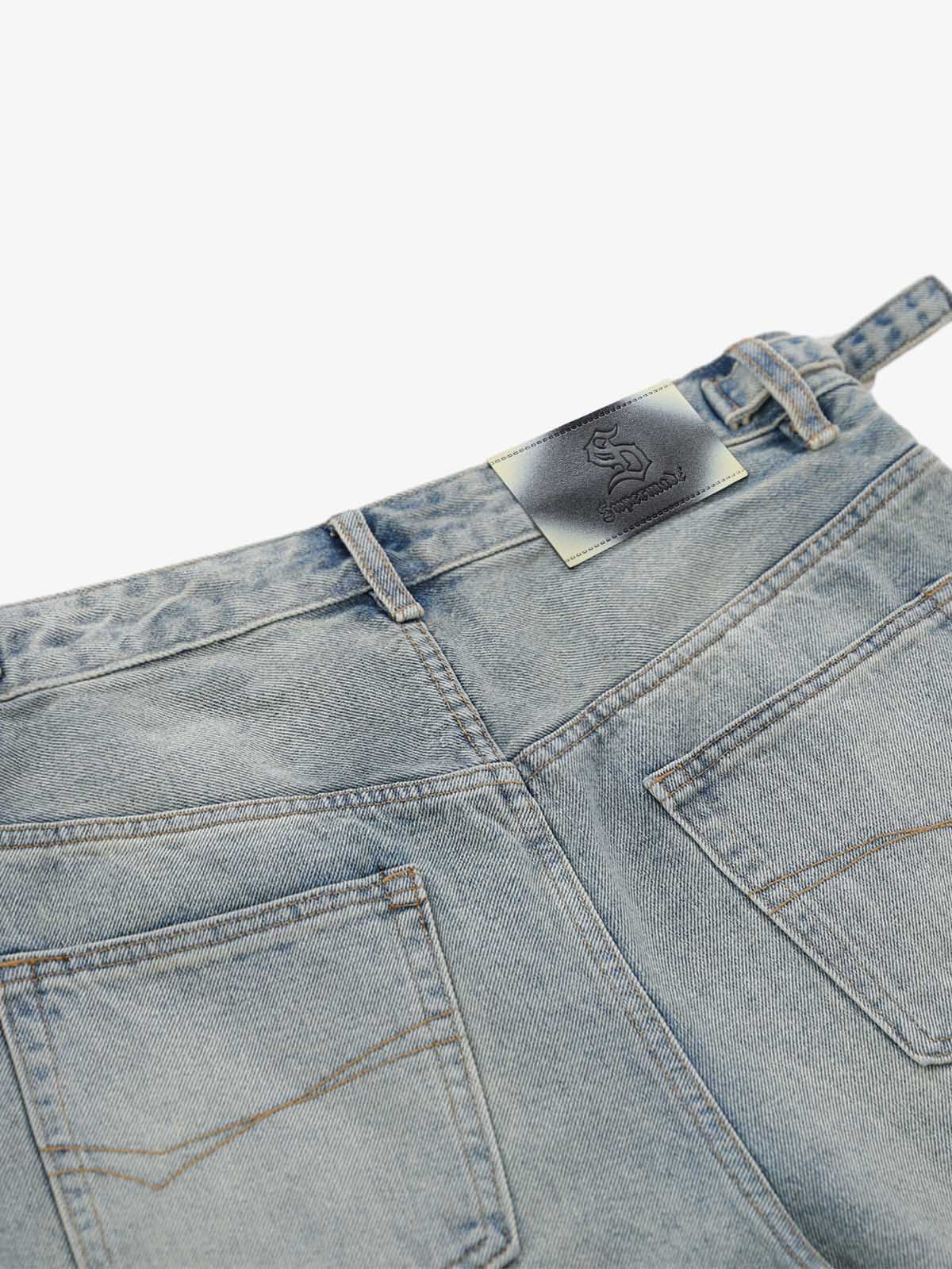 Jeansshorts mit Strassverzierungen