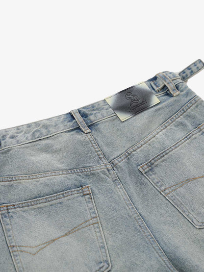 Jeansshorts mit Strassverzierungen