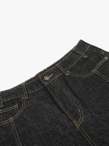 Retro-Denim-Shorts mit Kontrastnähten und geschwungenem Bein