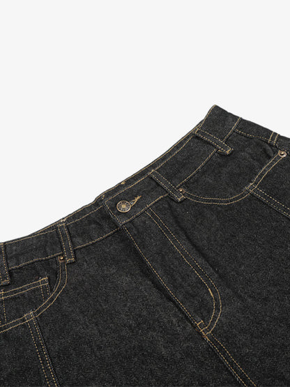 Retro-Denim-Shorts mit Kontrastnähten und geschwungenem Bein