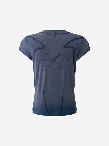 Skorpion-besticktes T-Shirt mit sichtbaren Nähten