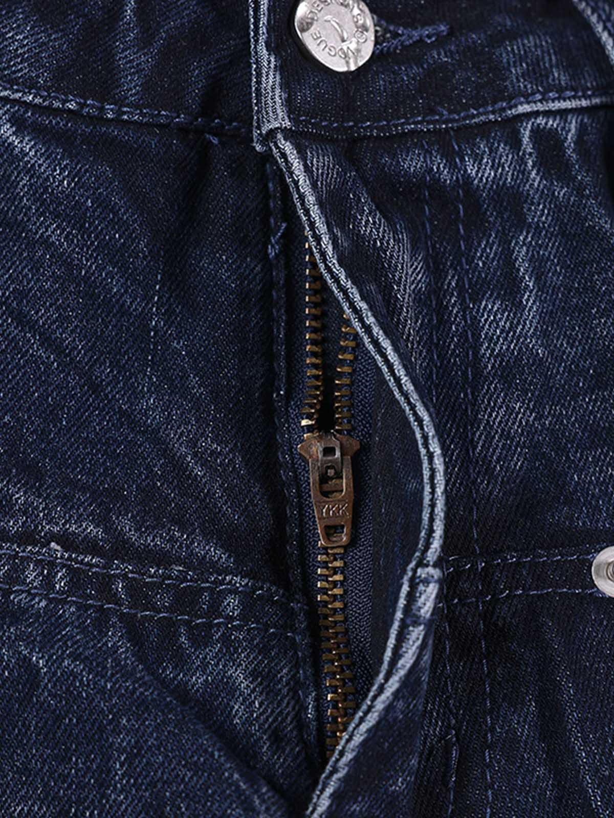Weit geschnittene, gewaschene Jeansshorts