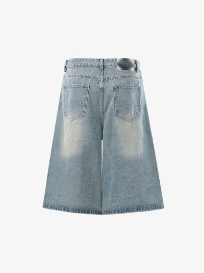 Asymmetrische Jeansshorts mit mehreren Knöpfen