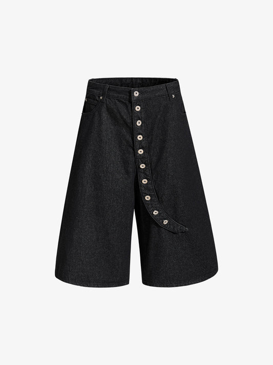Asymmetrische Jeansshorts mit weitem Bein und mehreren Knöpfen