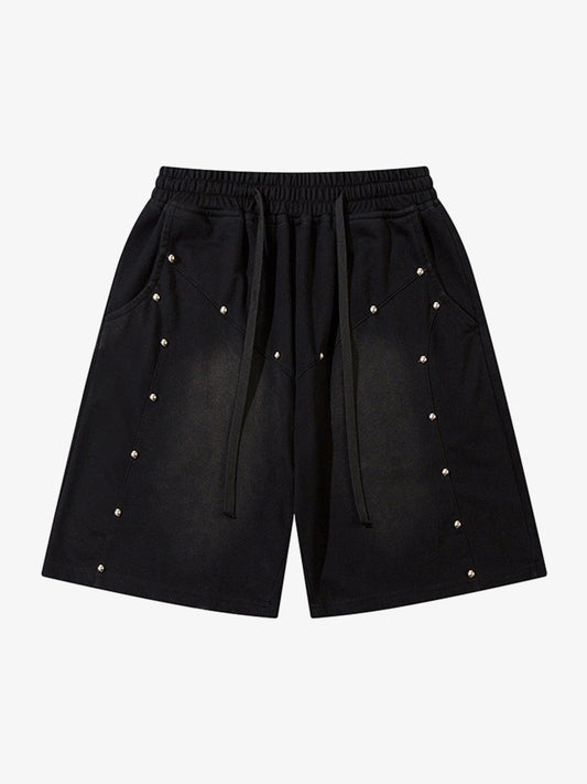 Shorts im Industrial Grunge Style mit Acid-Wash-Waschung und Nieten