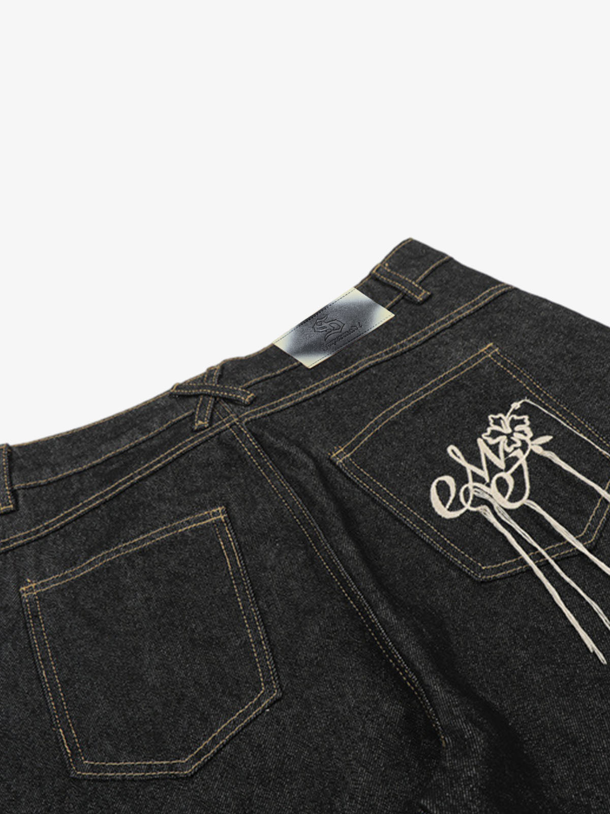 Retro-Denim-Shorts mit Kontrastnähten und geschwungenem Bein