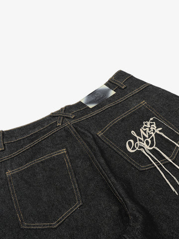 Retro-Denim-Shorts mit Kontrastnähten und geschwungenem Bein