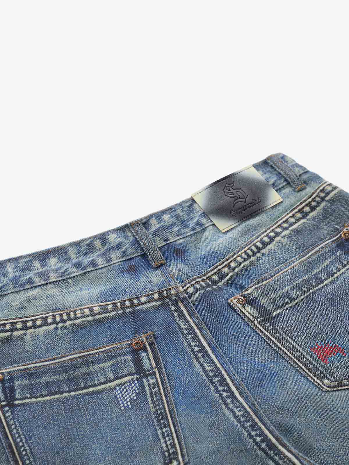 Denim-Jeans im Vintage-Stil mit 3D-Applikation