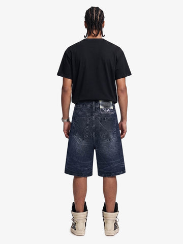 Weit geschnittene, gewaschene Jeansshorts