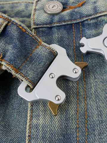 Shorts aus gewaschenem Denim mit taktischer Schnalle