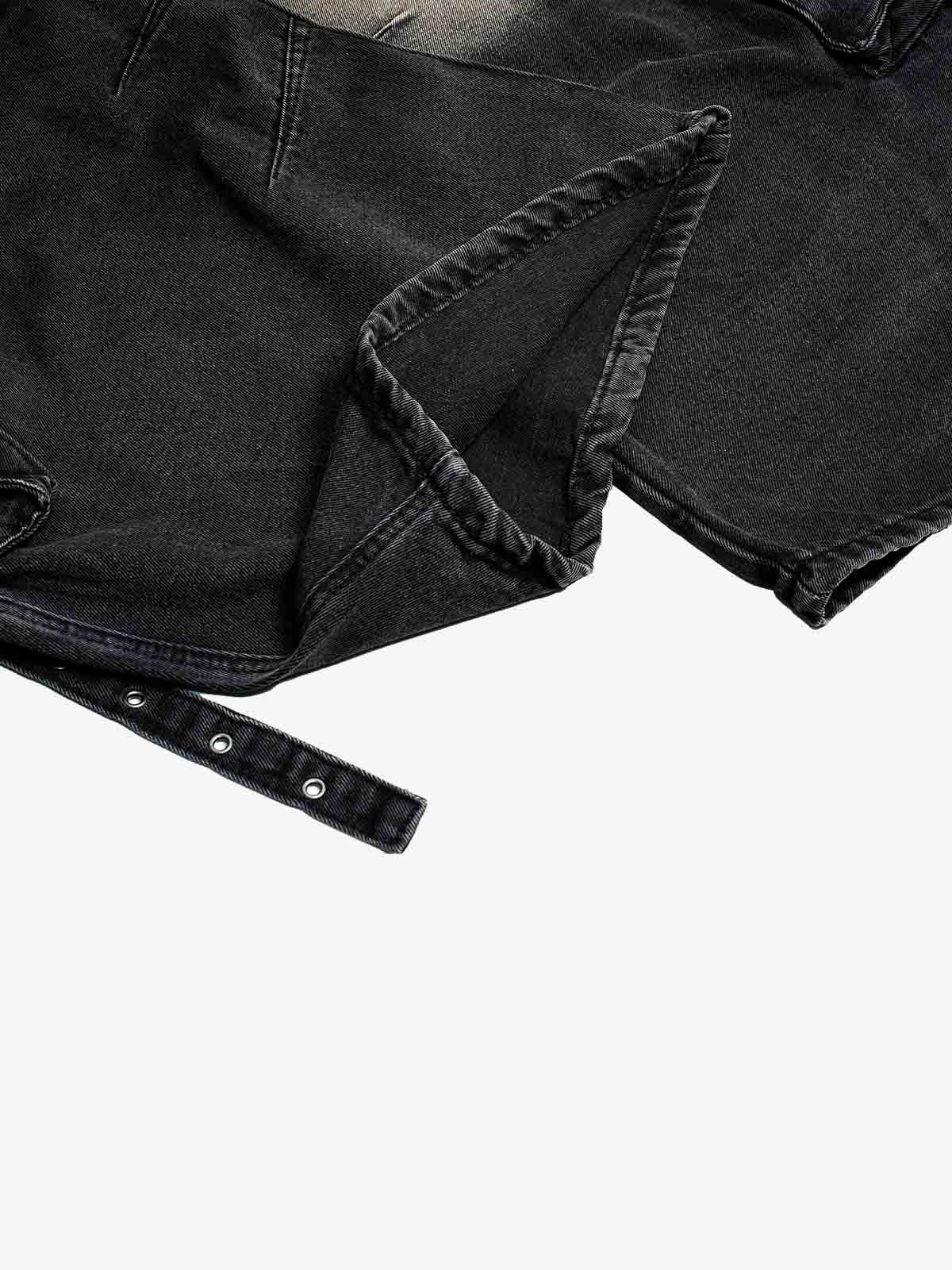 Dekonstruierte Cargo-Jeans mit vielen Taschen