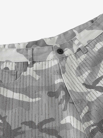 Camouflage-Cargoshorts mit Perforation – Weit geschnittene Utility-Shorts aus Baumwollmischgewebe