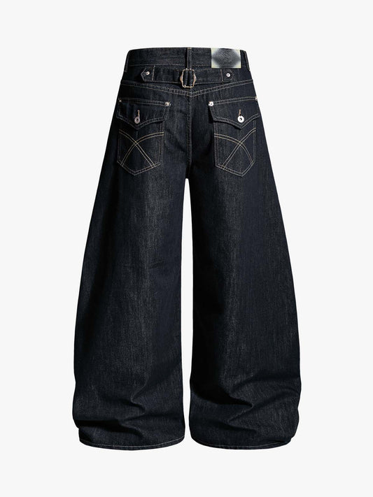 Jeans mit Kontrastnähten am Rücken