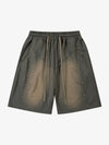 Shorts im Industrial Grunge Style mit Acid-Wash-Waschung und Nieten