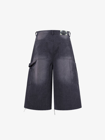 Jeansshorts mit mehreren Knöpfen und Used-Look