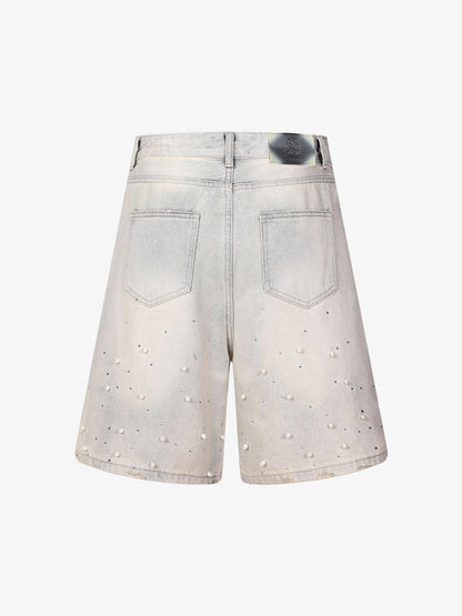 Hellblaue Jeansshorts mit Perlenverzierung