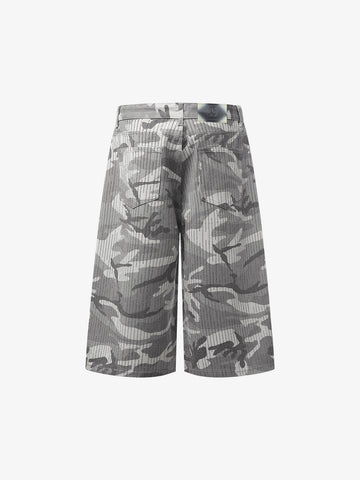 Camouflage-Cargoshorts mit Perforation – Weit geschnittene Utility-Shorts aus Baumwollmischgewebe