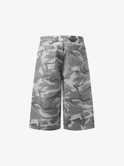 Camouflage-Cargoshorts mit Perforation – Weit geschnittene Utility-Shorts aus Baumwollmischgewebe