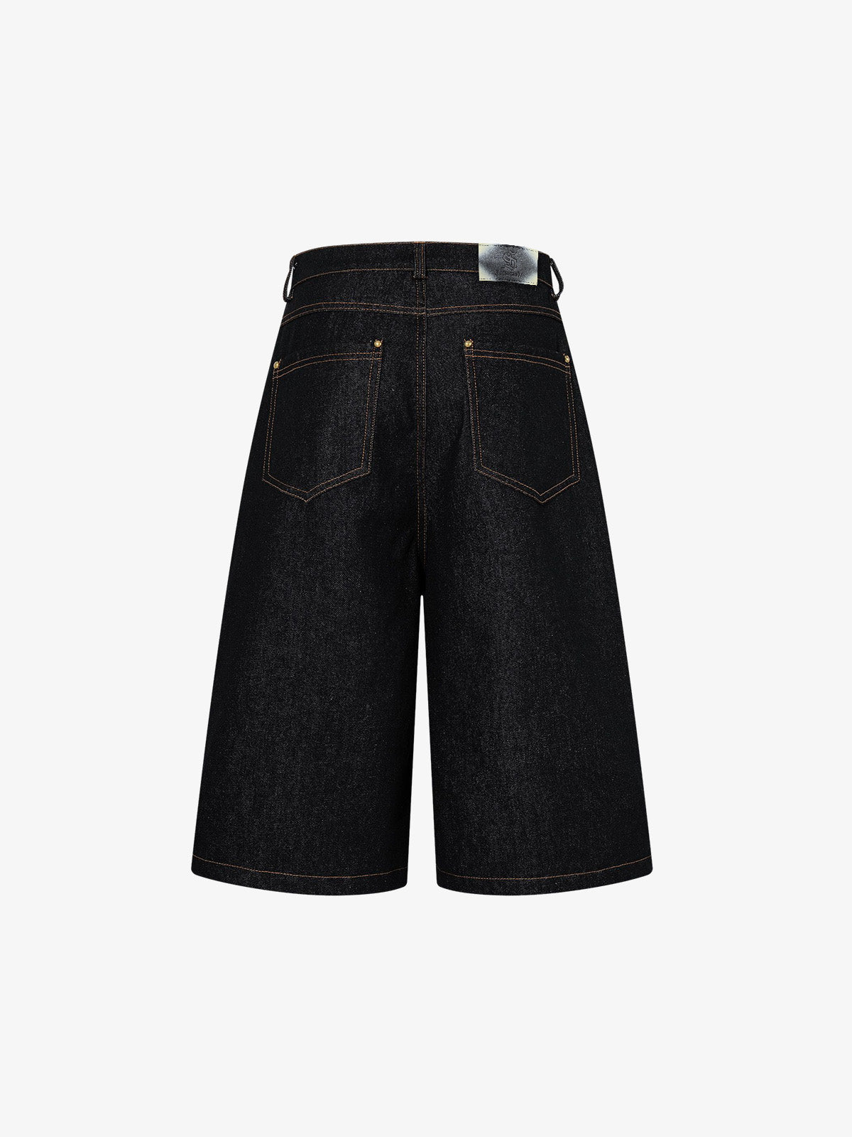 Doppelt geschnittene Jeansshorts mit mehreren Knöpfen