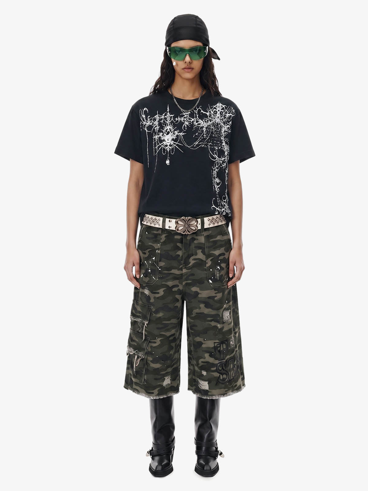 T-Shirt mit gotischem Dornenmuster