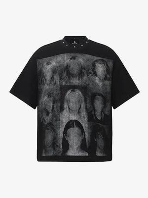 Waffelstrick-T-Shirt mit gesichtslosem Porträt