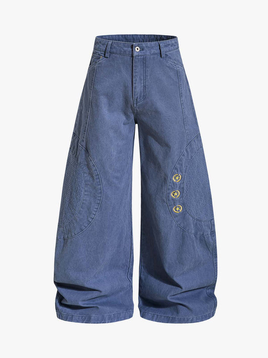 Hose mit gesticktem Stern und geschwungener Naht