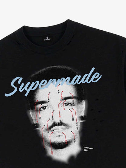 T-Shirt aus Baumwolle im Used-Look mit „Supermade“-Grafikdruck und Design mit Gesichtsakupunktur-Tabelle