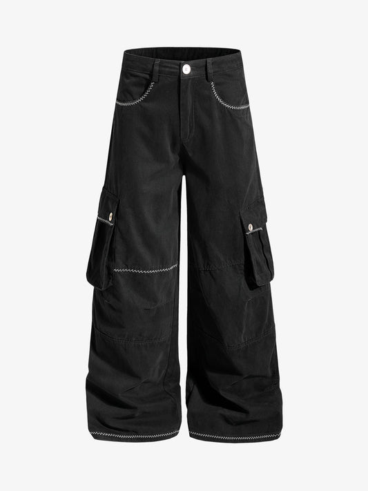 Cargohose mit mehreren Taschen und weitem Bein