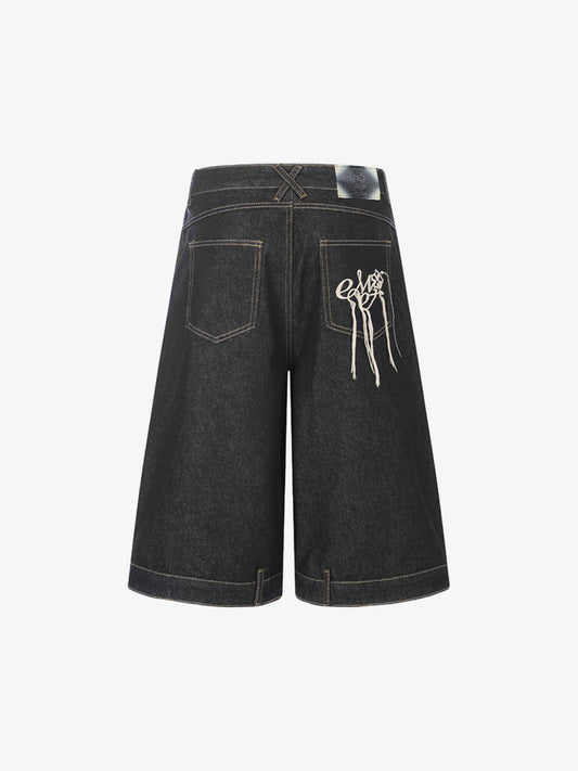 Retro-Denim-Shorts mit Kontrastnähten und geschwungenem Bein